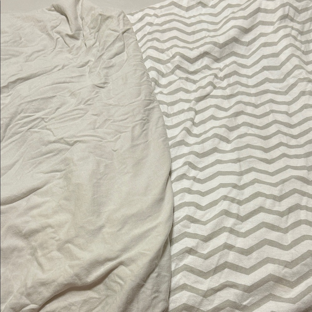 100% cotton crib sheets, bundle of 2.  EUC